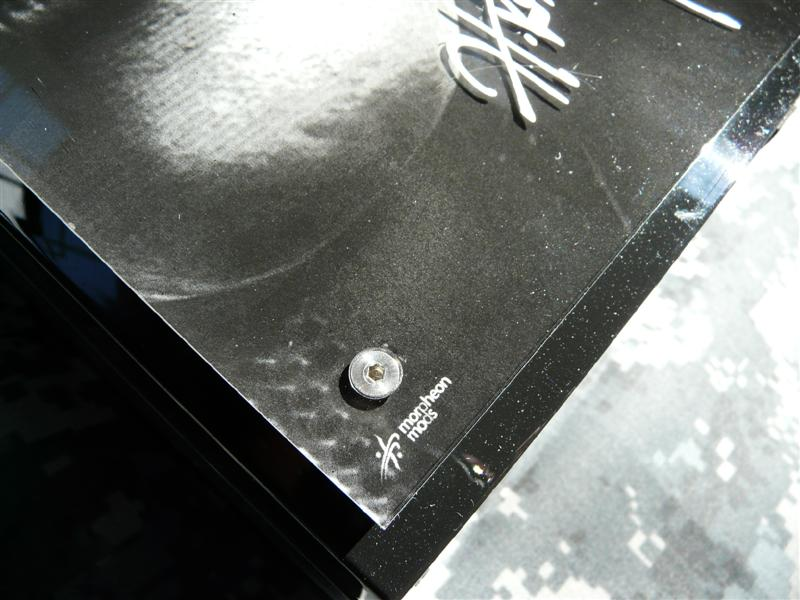 Illustration for article titled Custom Metal Gear Solid 4 PS3 Is Full Of Awesome Substance